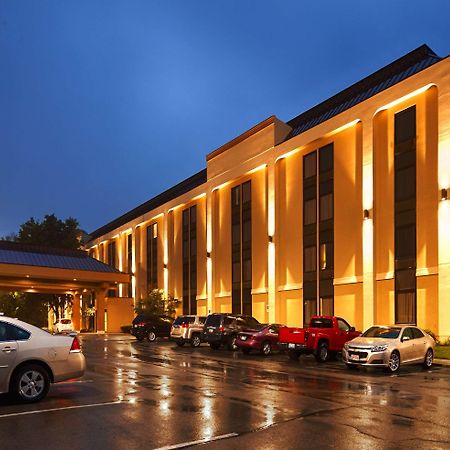 Days Inn By Wyndham Englewood Dayton Airport Exterior photo