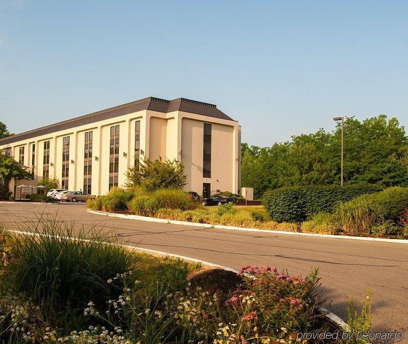 Days Inn By Wyndham Englewood Dayton Airport Exterior photo