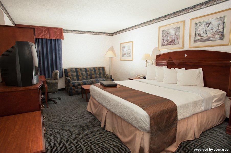 Days Inn By Wyndham Englewood Dayton Airport Room photo