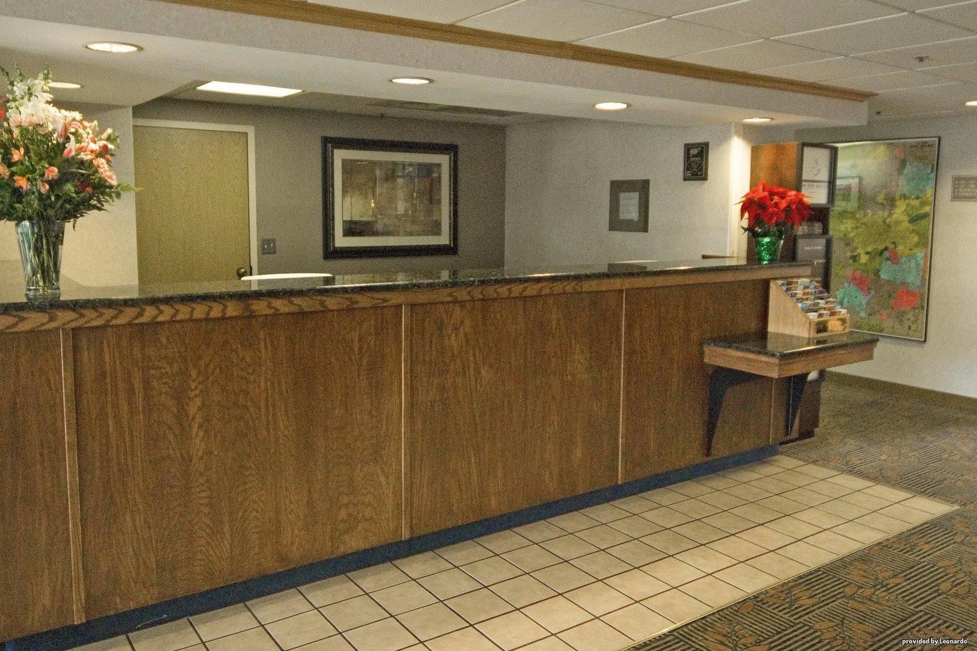 Days Inn By Wyndham Englewood Dayton Airport Interior photo